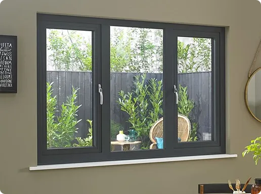 Kozijn met drie ramen, ideaal voor veel natuurlijk licht in een woonkamer